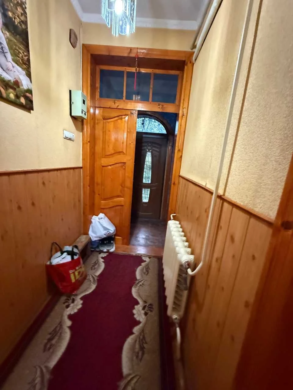 Продається 4-кімнатна квартира на Руданського з власною земе