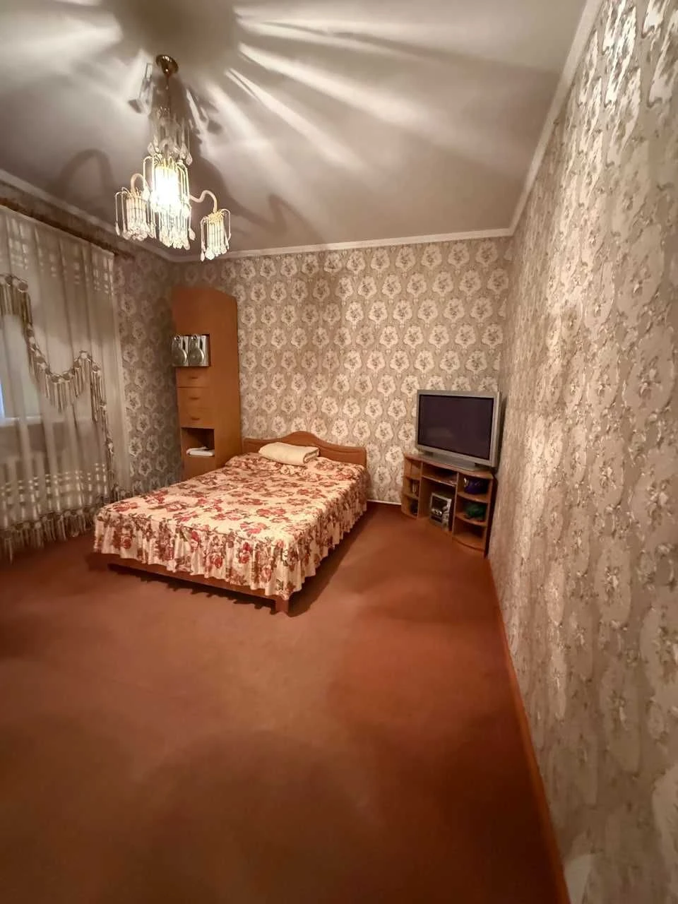 Продається 4-кімнатна квартира на Руданського з власною земе