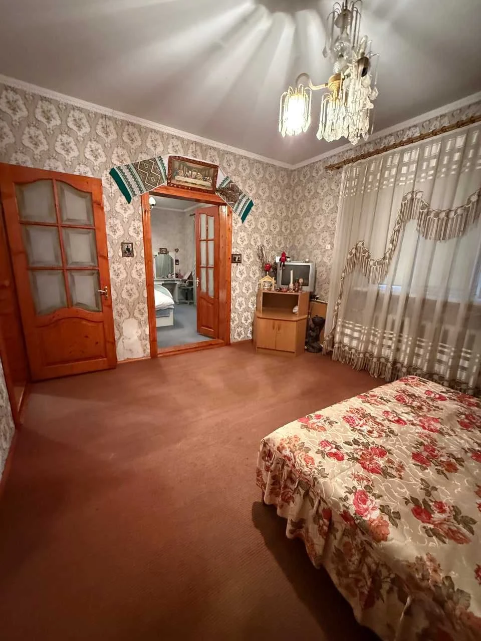 Продається 4-кімнатна квартира на Руданського з власною земе
