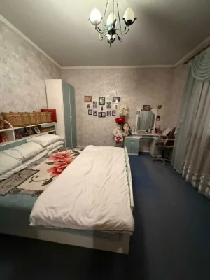 Продається 4-кімнатна квартира на Руданського з власною земе