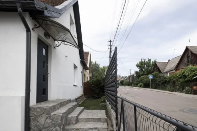 Квартира в будинку з місцем під авто
