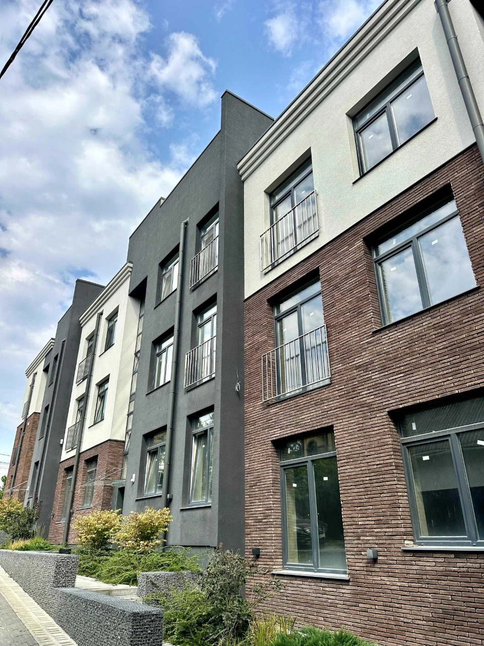Простора квартира 81,5 м² | Новий зданий будинок | 6-та Прим
