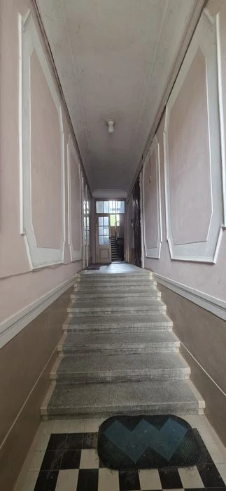 Продається 5 кімнатна квартира в центрі  з гаражем