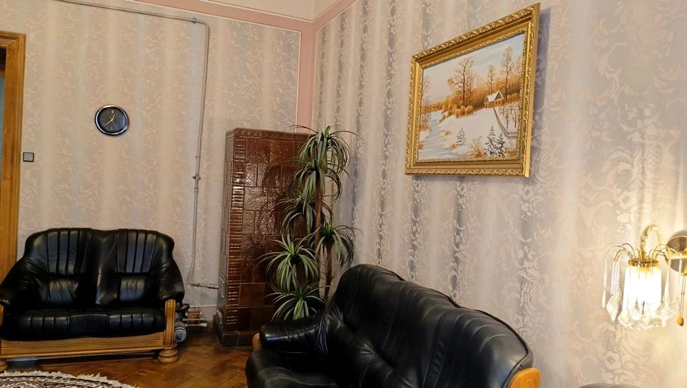 Продається 4 км квартира ( 132,3м.) навпроти облдержадмініст