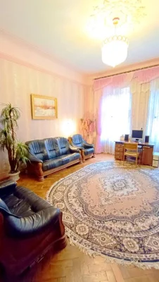 Продається 4 км квартира ( 132,3м.) навпроти облдержадмініст