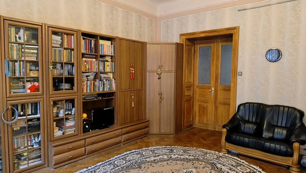 Продається 4 км квартира ( 132,3м.) навпроти облдержадмініст