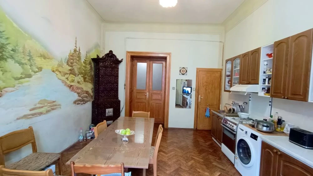Продається 4 км квартира ( 132,3м.) навпроти облдержадмініст