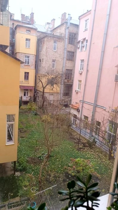 Продається 4 км квартира ( 132,3м.) навпроти облдержадмініст