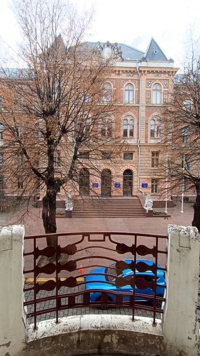 Продається 4 км квартира ( 132,3м.) навпроти облдержадмініст