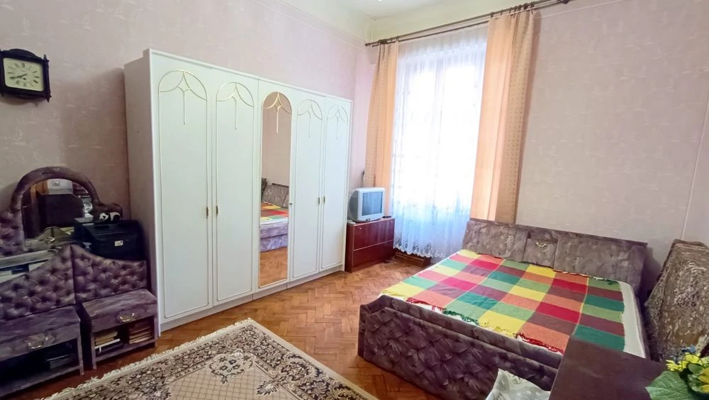 Продається 4 км квартира ( 132,3м.) навпроти облдержадмініст