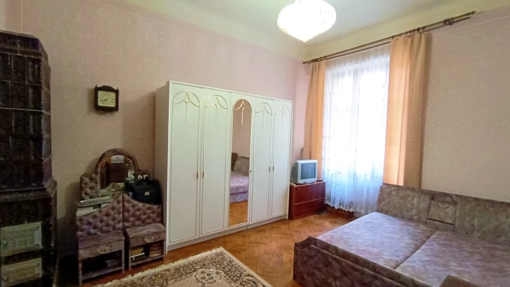 Продається 4 км квартира ( 132,3м.) навпроти облдержадмініст
