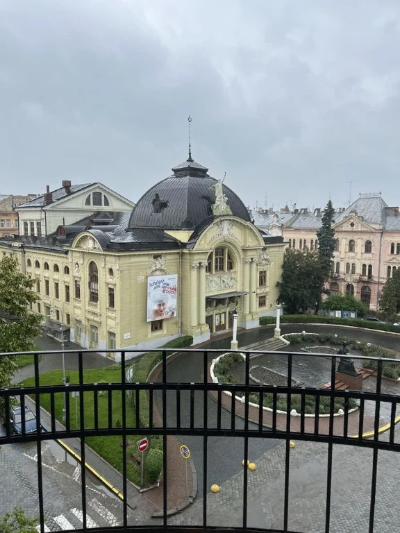 Продаж! Квартира з видом на драмтеатр — історичний центр міс