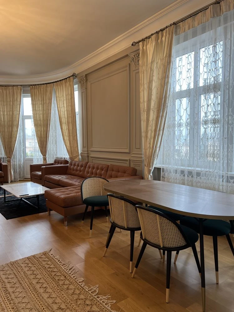 Продаж! Квартира з видом на драмтеатр — історичний центр міс