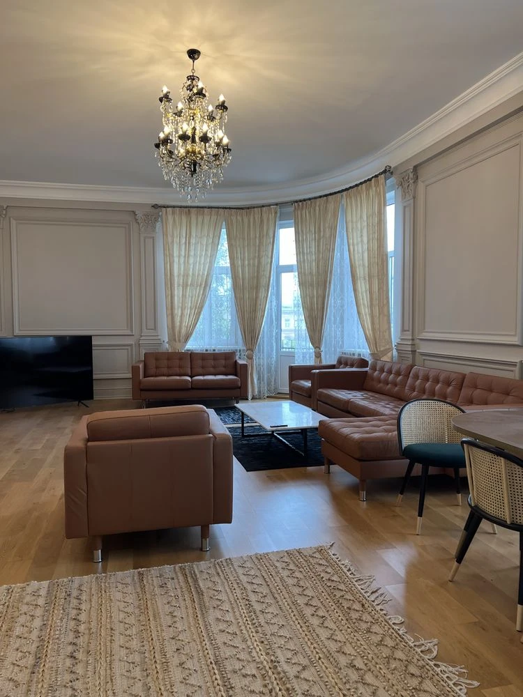Продаж! Квартира з видом на драмтеатр — історичний центр міс