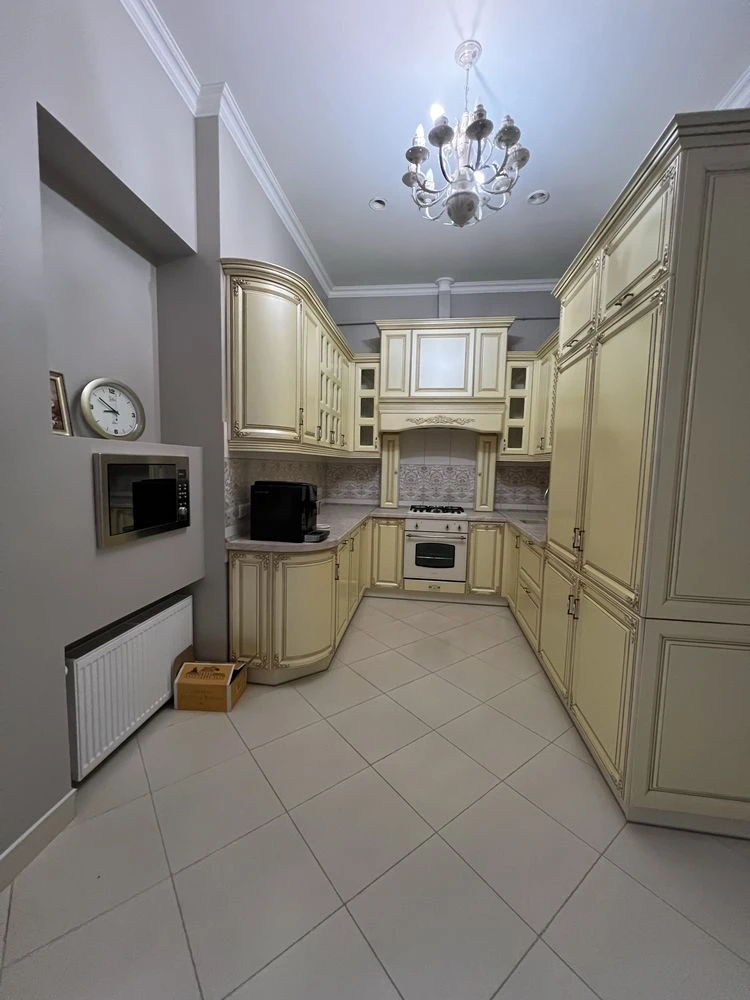 Продаж! Квартира з видом на драмтеатр — історичний центр міс
