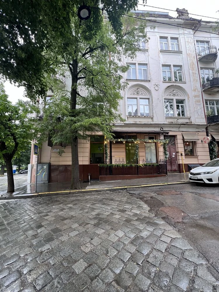 Продаж! Квартира з видом на драмтеатр — історичний центр міс
