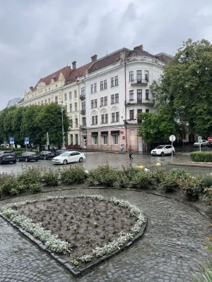 Продаж! Квартира з видом на драмтеатр — історичний центр міс