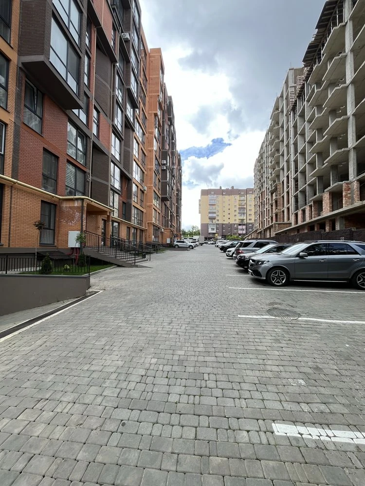 Зданий Пентхаус  ТЦ «Майдан» - вул. Рівненська - Державні пр