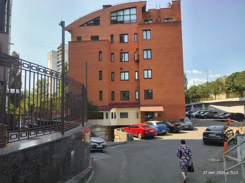 Гараж Шулявка Підземний цоколь житлового будинку 16м Дегтярі