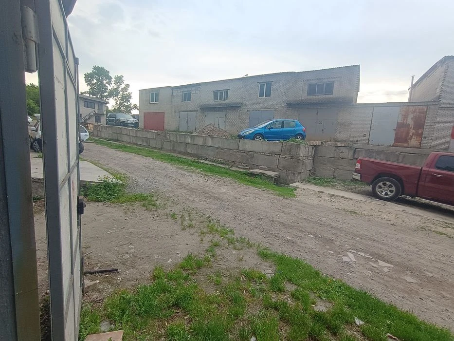 Продам гараж 77кв.м 3 повехи Київ Бакинська 37Г гк газон2004
