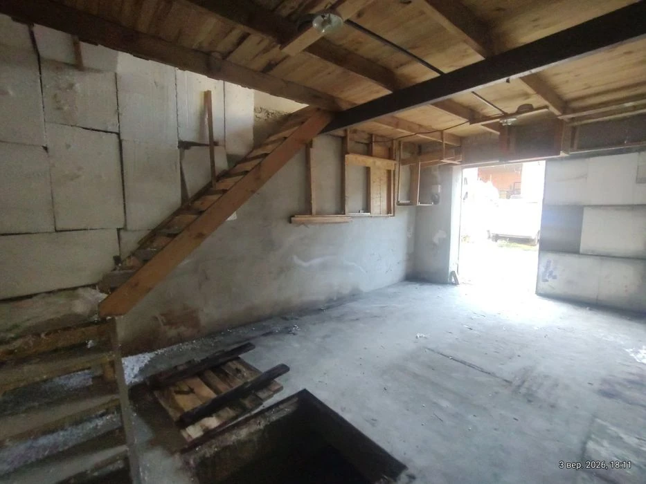 Продам гараж 77кв.м 3 повехи Київ Бакинська 37Г гк газон2004