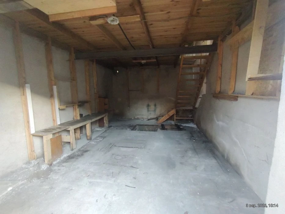 Продам гараж 77кв.м 3 повехи Київ Бакинська 37Г гк газон2004