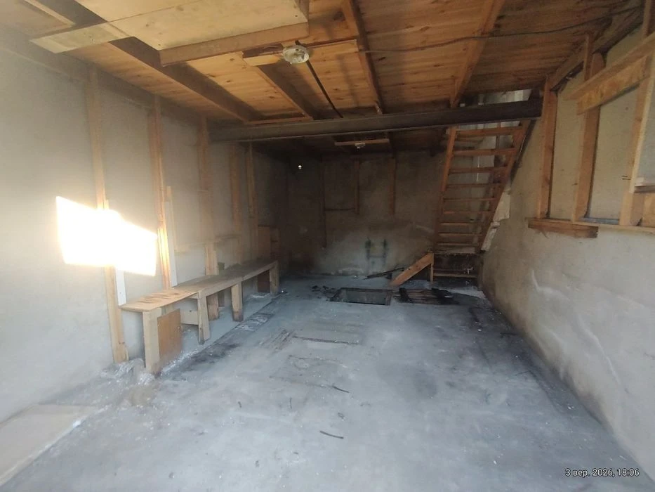Продам гараж 77кв.м 3 повехи Київ Бакинська 37Г гк газон2004
