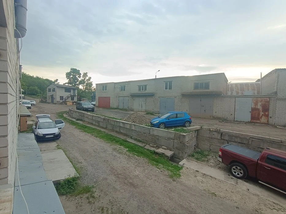 Продам гараж 77кв.м 3 повехи Київ Бакинська 37Г гк газон2004