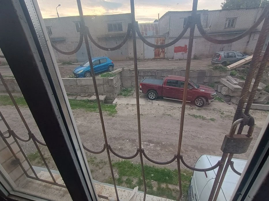 Продам гараж 77кв.м 3 повехи Київ Бакинська 37Г гк газон2004