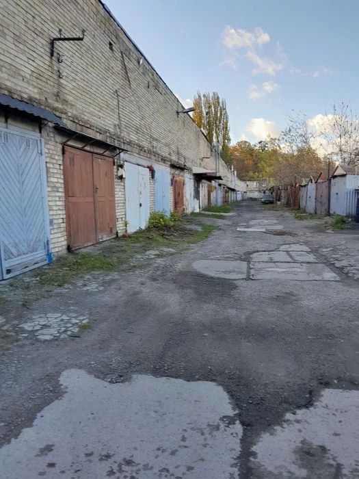 Гараж без торгу. Дорогожичi. Сирецька, 39. Обмін на ділянку,