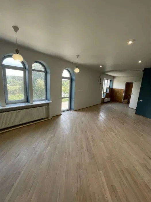 Оренда будинку 755 м², Риболовецька вул.