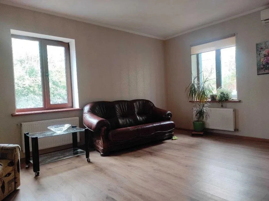 Оренда котеджу 200 м², 52-а Садова вул.