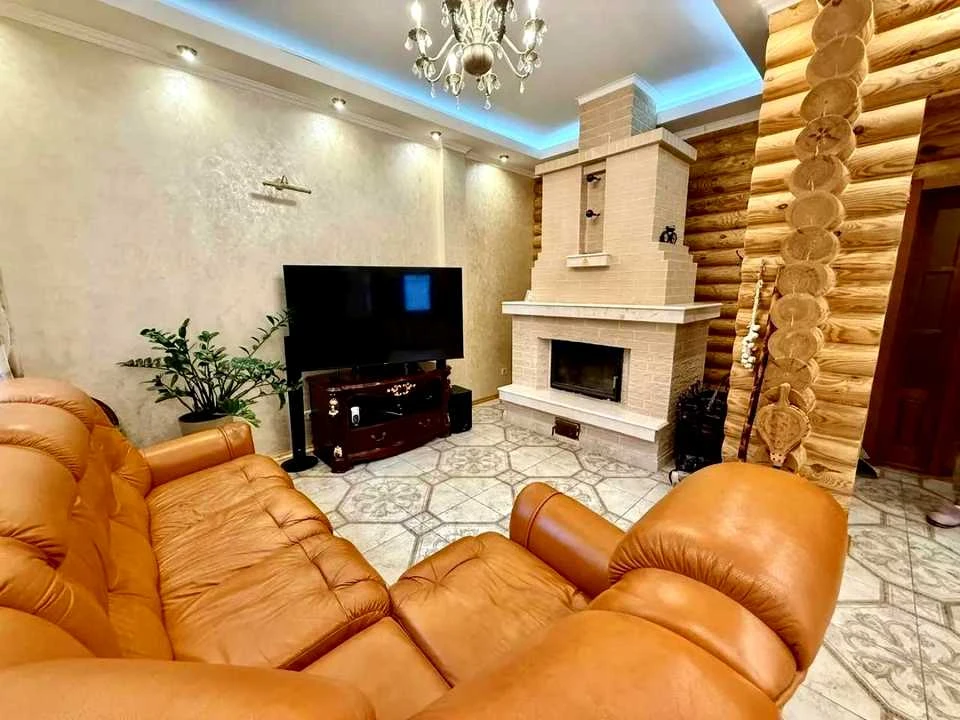 Будинок. Київ, Радистів вул.