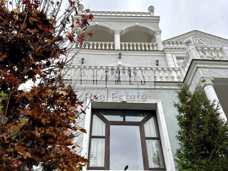 Будинок. Київ, Бастіонна вул.