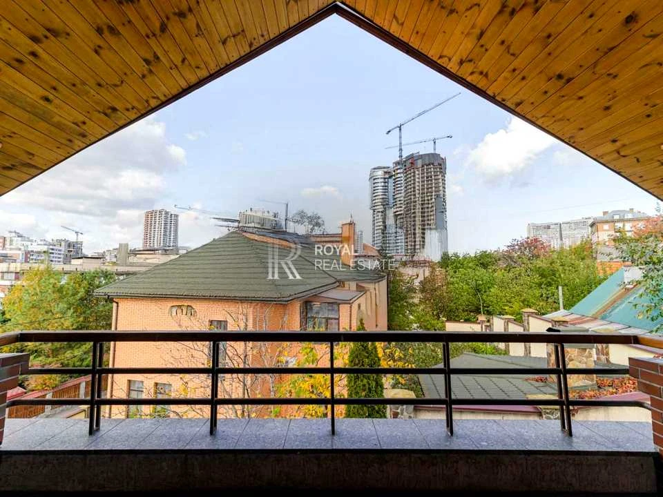 Будинок. Київ, Павла Загребельного вул. (Миколи Раєвського)