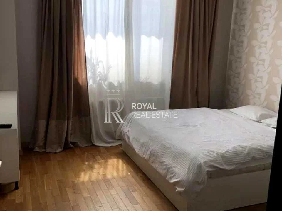 Будинок. Київ, Орхідейна