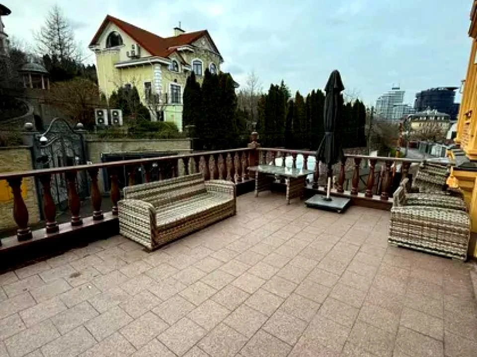 Будинок. Київ, Ломаківська вул. (Мічуріна)