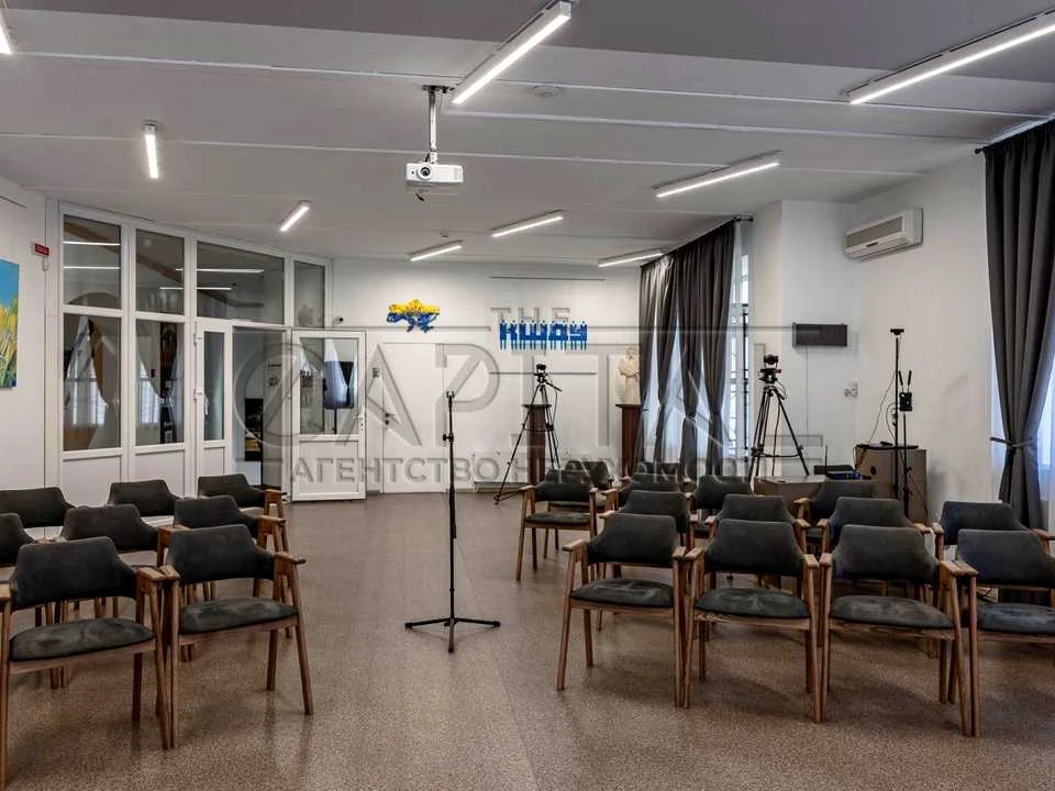 Будинок. Київ, Добровольчих Батальйонів вул. (Панфіловців)