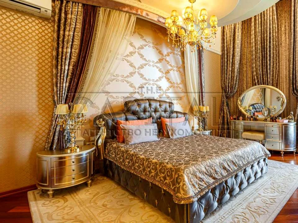 Будинок. Київ, Богатирська вул.