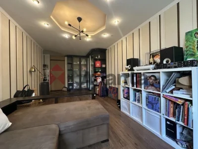 Urgent sale 1-room apartment near Livoberezhna metro station