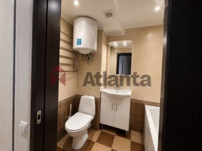 Urgent sale 1-room apartment near Livoberezhna metro station
