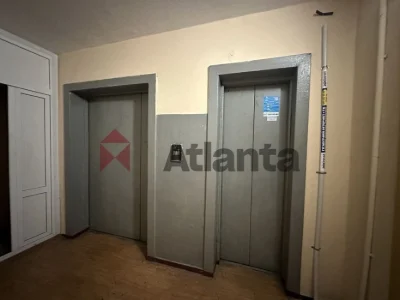 Urgent sale 1-room apartment near Livoberezhna metro station