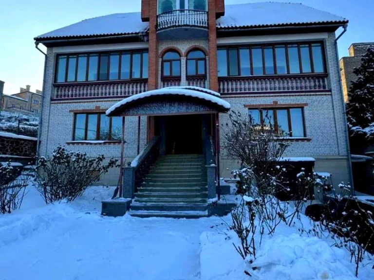 Будинок. Київ, Пирятинська вул.