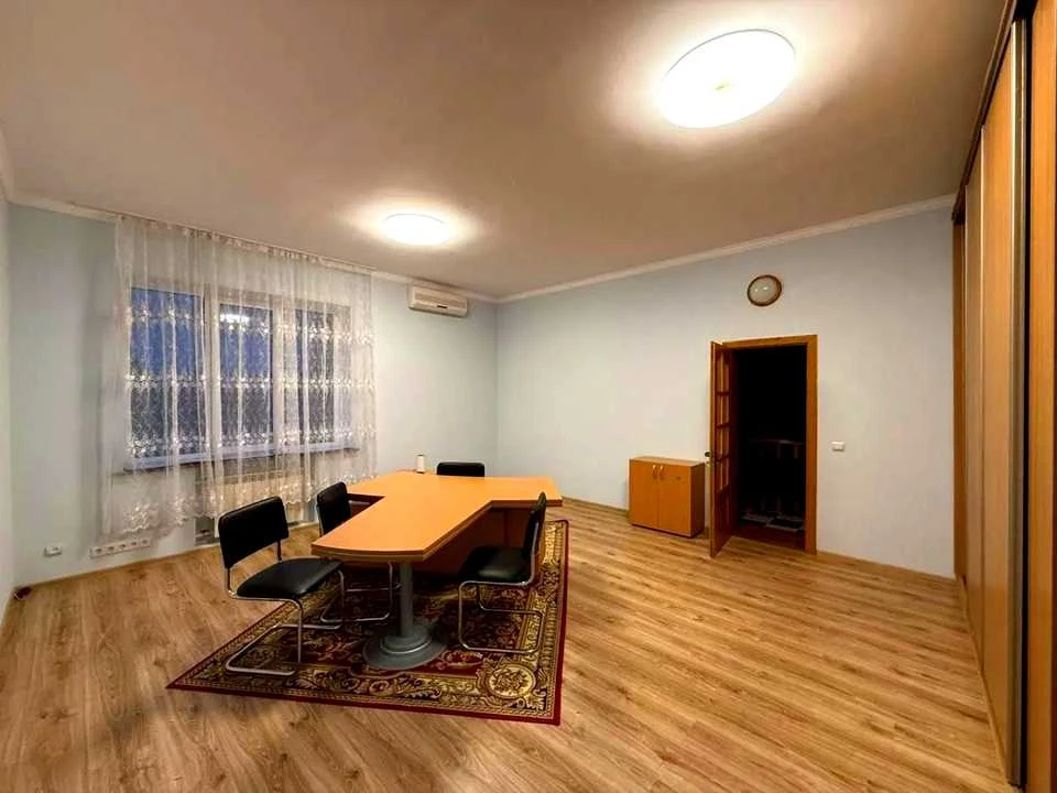 Будинок. Київ, Пирятинська вул.