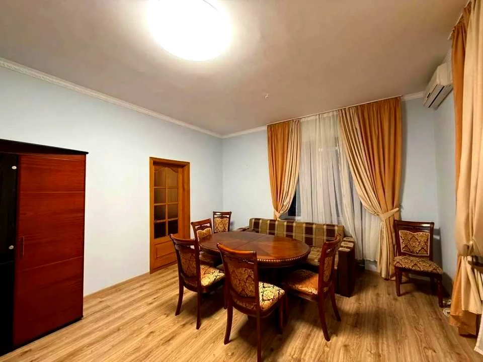 Будинок. Київ, Пирятинська вул.