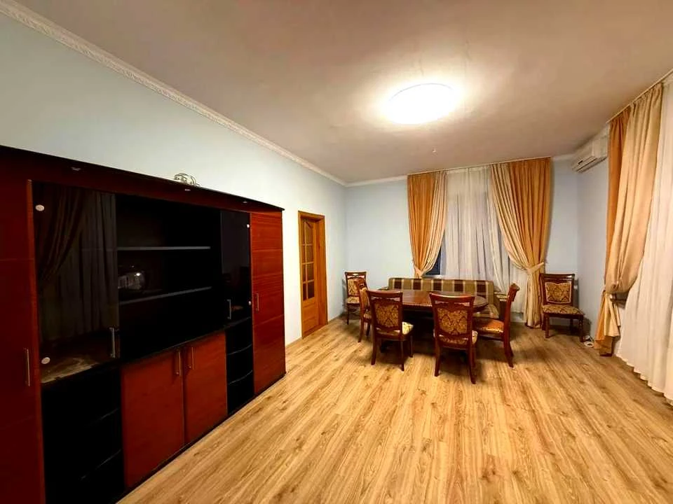Будинок. Київ, Пирятинська вул.