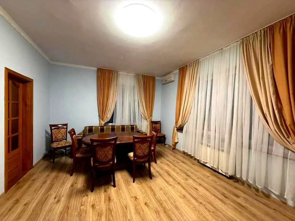 Будинок. Київ, Пирятинська вул.