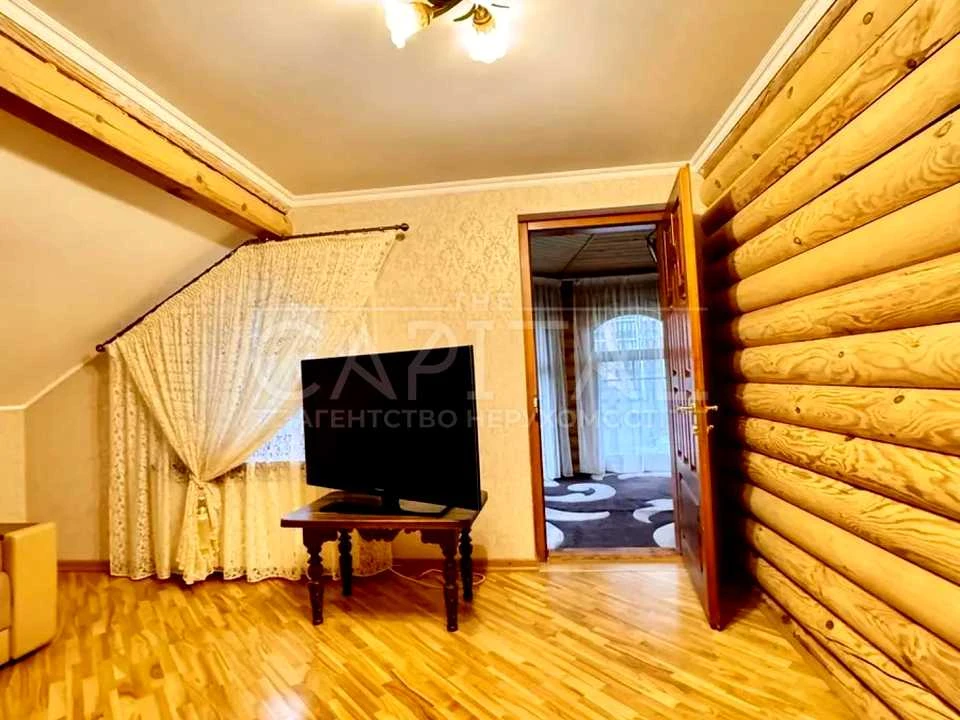 Будинок. Київ, Радистів вул.