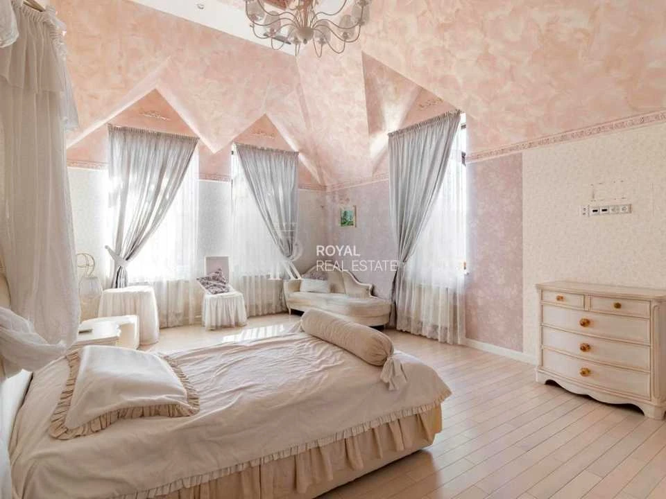 Будинок. Київ, Петра Радченка вул.