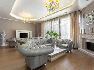 Будинок. Київ, Петра Радченка вул.